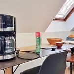 Dolce - Private Balcony - Parking Apartman *